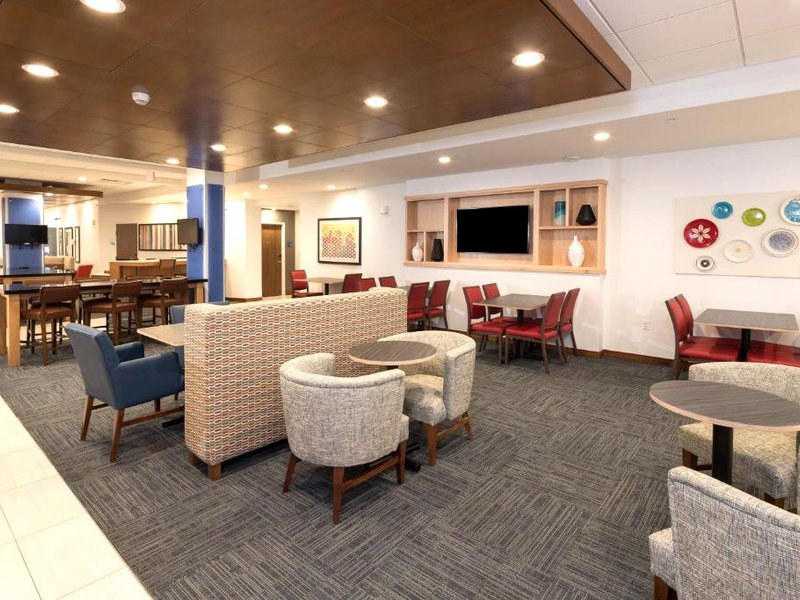 Holiday Inn Express & Suites Gaylord By IHGの写真