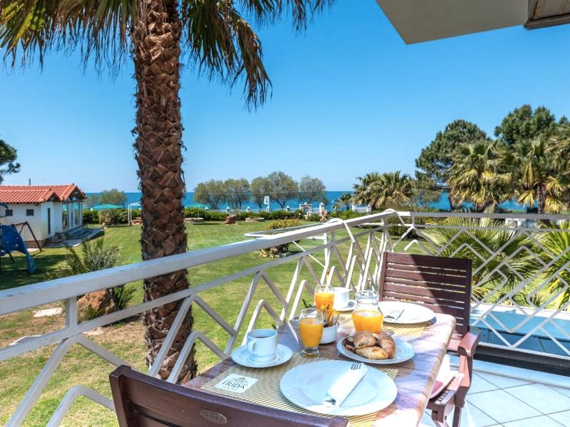 Irida Beach Resort Suitesの写真