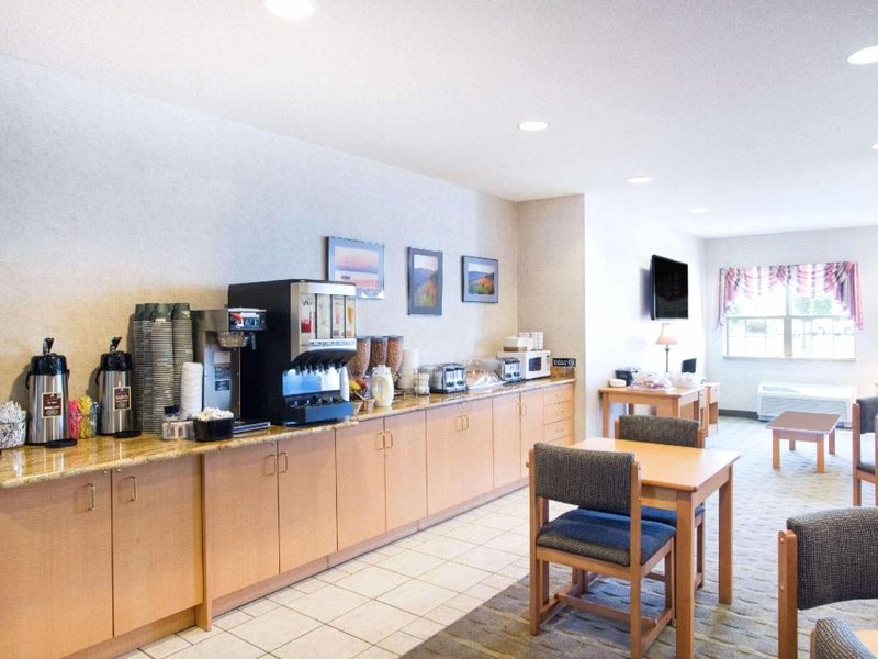 マイクロテル イン&スイーツ バイ ウインダム プラッツバーグ (Microtel Inn & Suites by Wyndham Plattsburgh)の写真