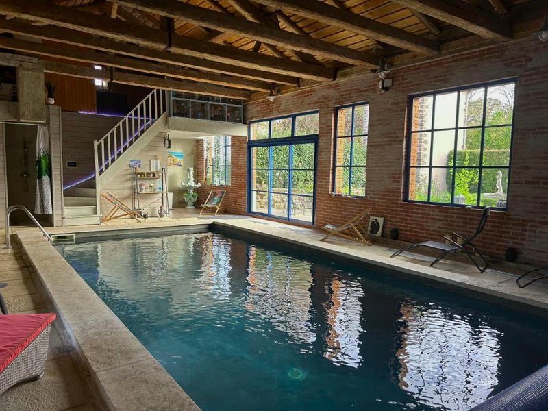Le Chateau de Failloux, Chambres d hotes,Piscine interieureの写真