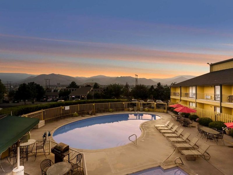 シュアステイ ホテル ワナッチー (SureStay Hotel Wenatchee)の写真