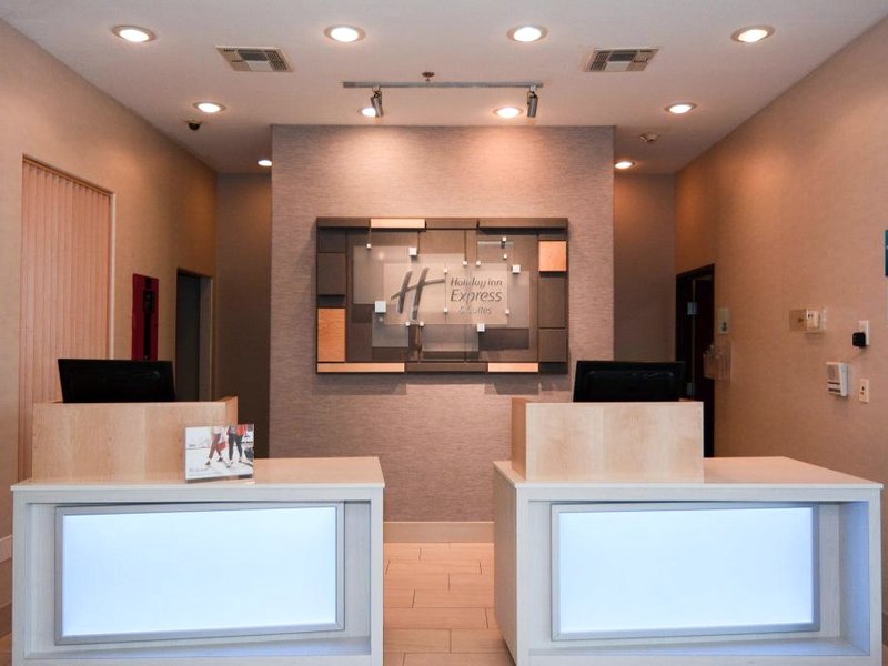 Holiday Inn Express Hotel & Suites New Boston By IHGの写真