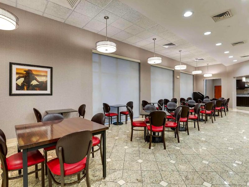 ドゥルーリー イン&スイーツ セント ジョセフ (Drury Inn & Suites St. Joseph)の写真