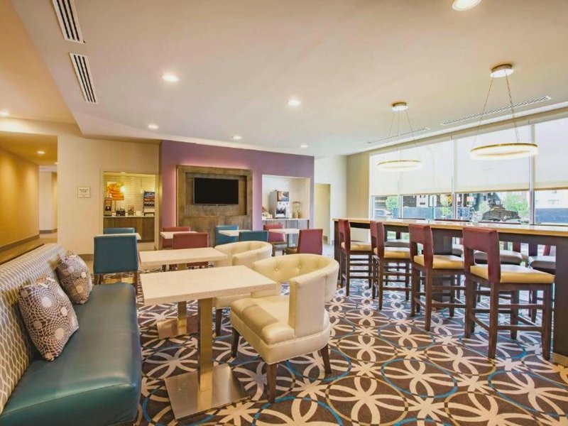 La Quinta Inn & Suites by Wyndham Mechanicsburg - Harrisburgの写真