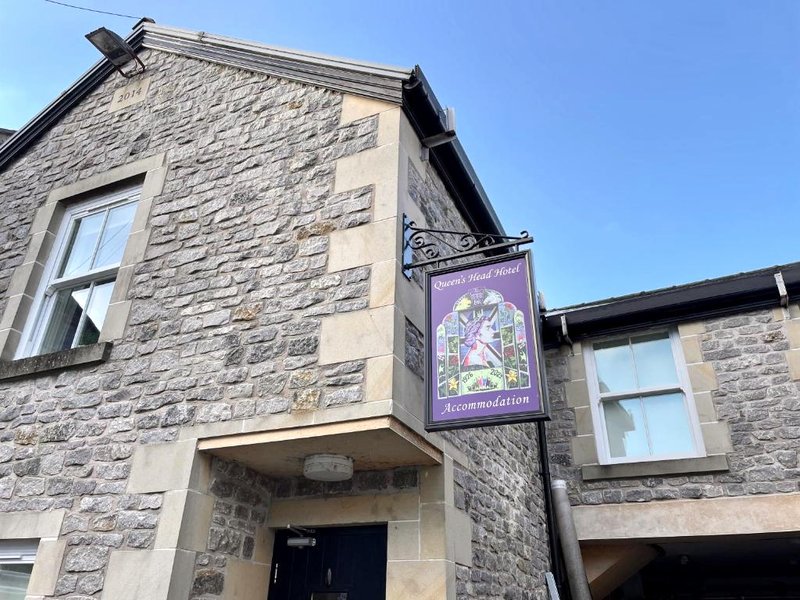 ザ クイーンズ ヘッド ホテル (The Queens Head Hotel)の写真