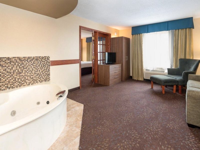 Holiday Inn Express St. Paul South - Inver Grove Heights By IHGの写真