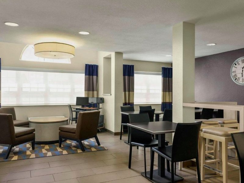 Microtel Inn & Suites by Wyndham Inver Grove Heights/Minneの写真