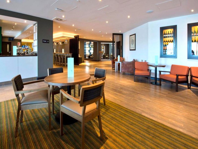 プレミア イン ヒースロー エアポート ターミナル 4 (Premier Inn Heathrow Airport Terminal 4)の写真