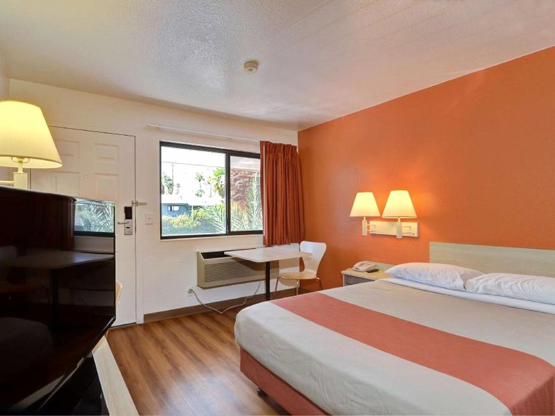 Motel 6 Palm Springs, CA - East - Palm Canyonの写真
