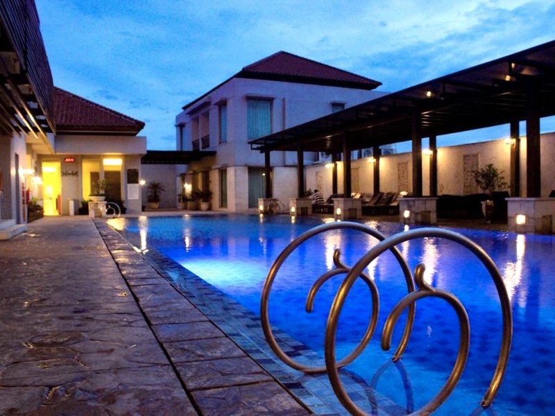 グランド サーヤ ホテル ケディリ (Grand Surya Hotel Kediri)の写真