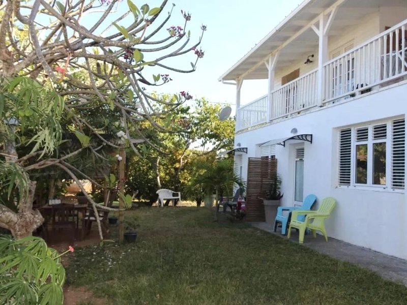 Studio confortable à La Trinité 30 m² avec vue mer et jardin (Studio confortable a La Trinite 30 m² avec vue mer et jardin)の写真