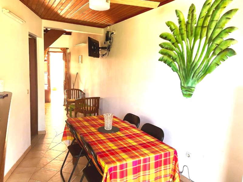Appartement confortable au Robert 70 m² avec jardin privé (Appartement confortable au Robert 70 m² avec jardin prive)の写真