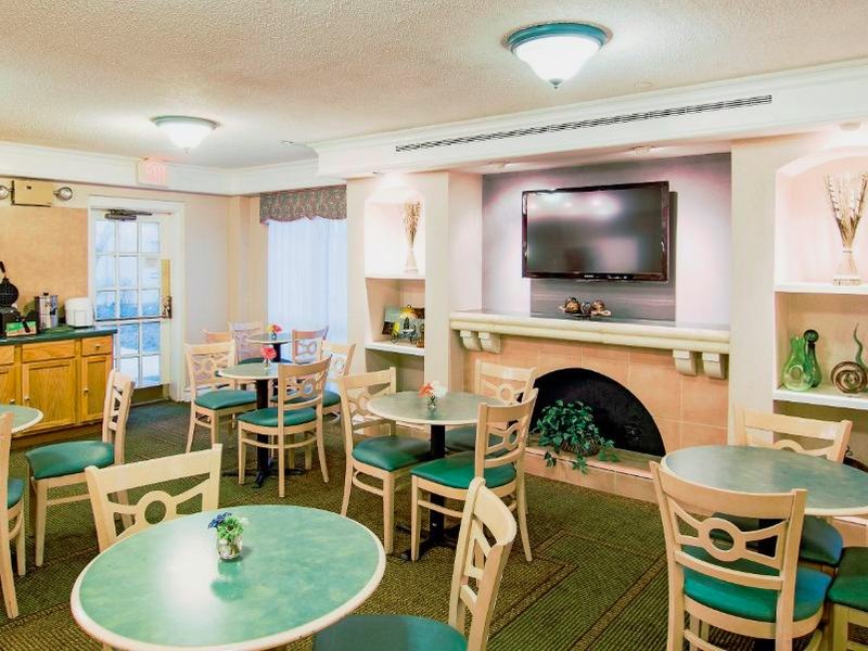 デイズ イン&スイーツ バイ ウィンダム アーリントン ハイツ (Days Inn & Suites by Wyndham Arlington Heights)の写真