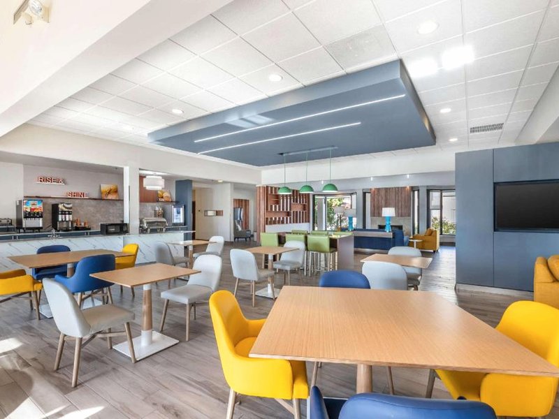 コンフォート イン アンド スイーツ アーリントン ハイツ - バッファロー グローブ (Comfort Inn & Suites Arlington Heights - Buffalo Grove)の写真
