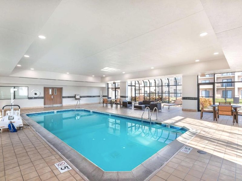 コンフォート イン アンド スイーツ アーリントン ハイツ - バッファロー グローブ (Comfort Inn & Suites Arlington Heights - Buffalo Grove)の写真