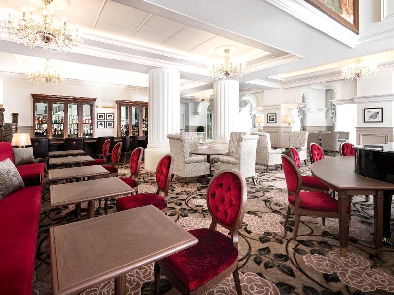 宝塚ホテル (Takarazuka Hotel)の写真