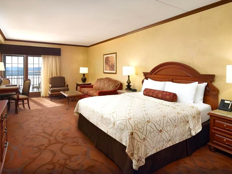 シャトー オン ザ レイク リゾート スパ アンド コンベンション センター (Chateau on the Lake Resort Spa and Convention Center)の写真