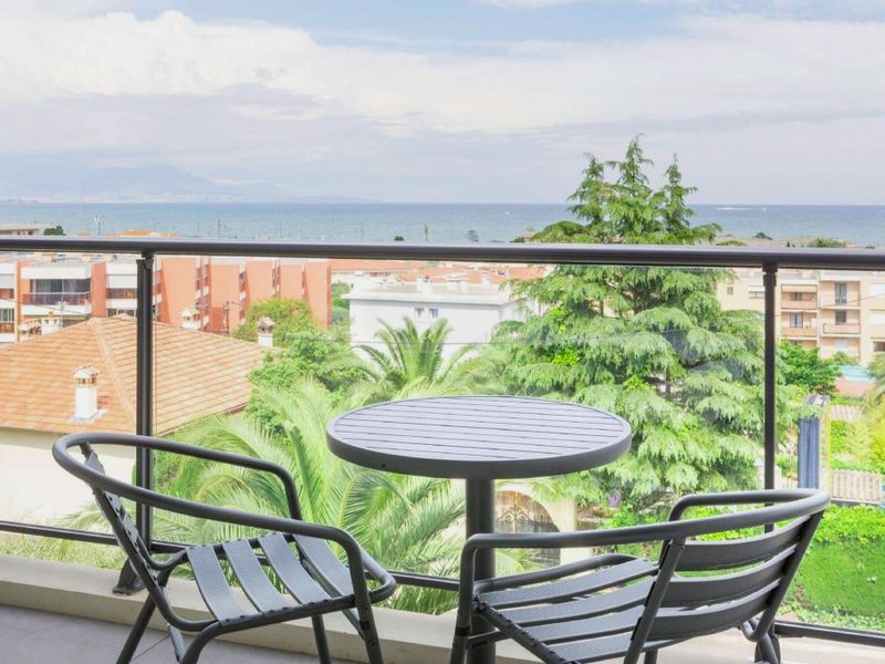 ベスト ウェスタン プラス ホテル アンティーブ リヴィエラ (Best Western Plus Hotel Antibes Riviera)の写真