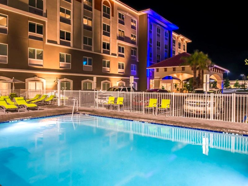 ホリデイ イン エクスプレス ＆ スイーツ セント ピーターズバーグ セミノール エリア バイ IHG (Holiday Inn Express & Suites St. Petersburg - Seminole Area By IHG)の写真