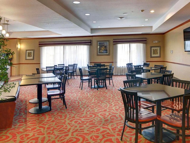 Quality Suites Near Cedar Creek Lakeの写真