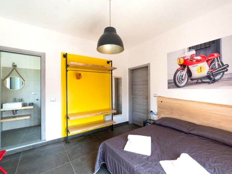 Italian Piston House Sport Moto Rentの写真