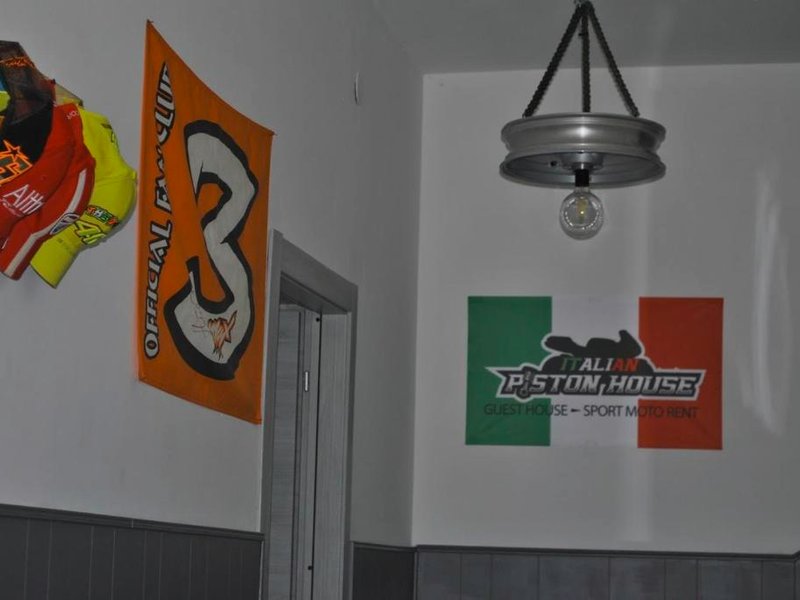Italian Piston House Sport Moto Rentの写真