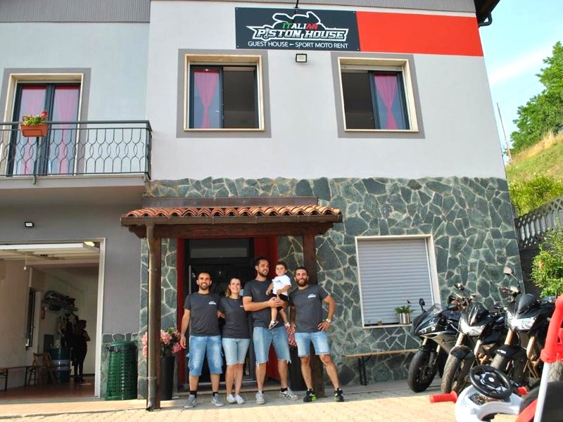 Italian Piston House Sport Moto Rentの写真