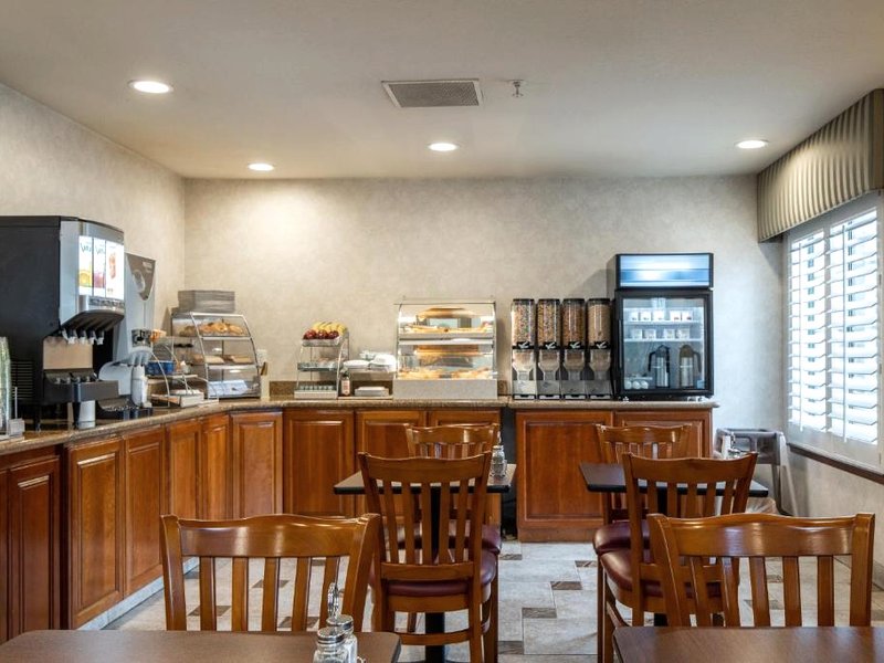 Atherton Park Inn and Suitesの写真