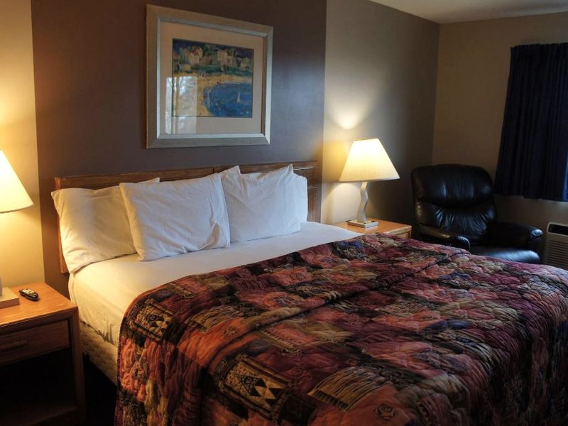 Coratel Inn and Suites Maple Groveの写真