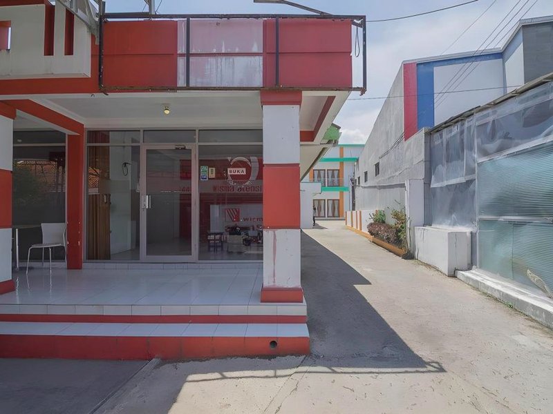 レッドドアーズ プラス ニア アルン アルン クニンガン (RedDoorz Plus near Alun Alun Kuningan)の写真