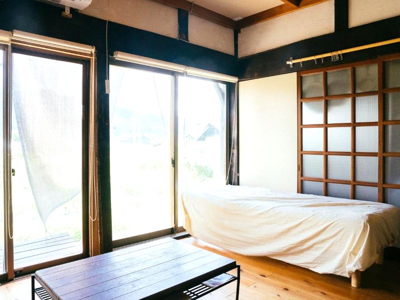 hinatabocco guesthouse kominka Twin room bedの写真