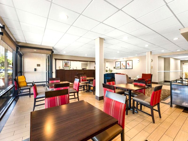 シュアステイ プラス バイ ベスト ウェスタン レディング ノース (SureStay Plus by Best Western Reading North)の写真
