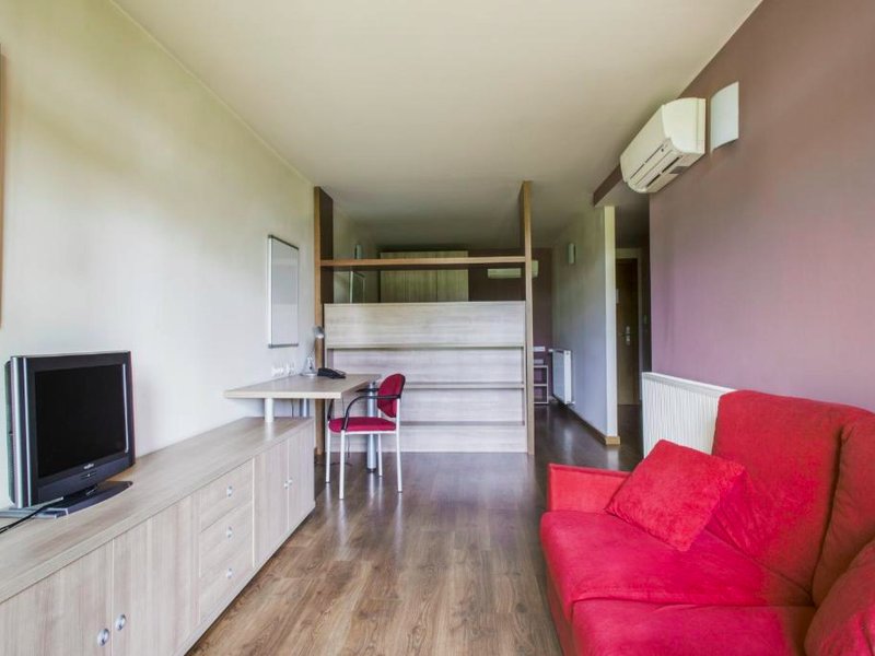 Residencia Universitaria Resa Hernan Cortesの写真