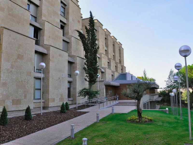 Residencia Universitaria Resa Hernan Cortesの写真