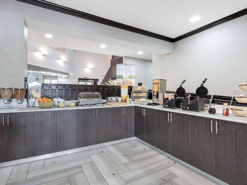 クオリティ イン&スイーツ ブラウンズバーグ インディアナポリス ウエスト (Quality Inn & Suites Brownsburg - Indianapolis West)の写真