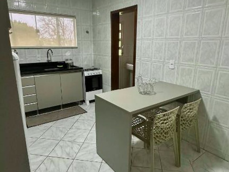 Apto completo, 3 quartos, 2 banheiros, sala com tv a cabo smart, internet rapida, cozinha completa, の写真