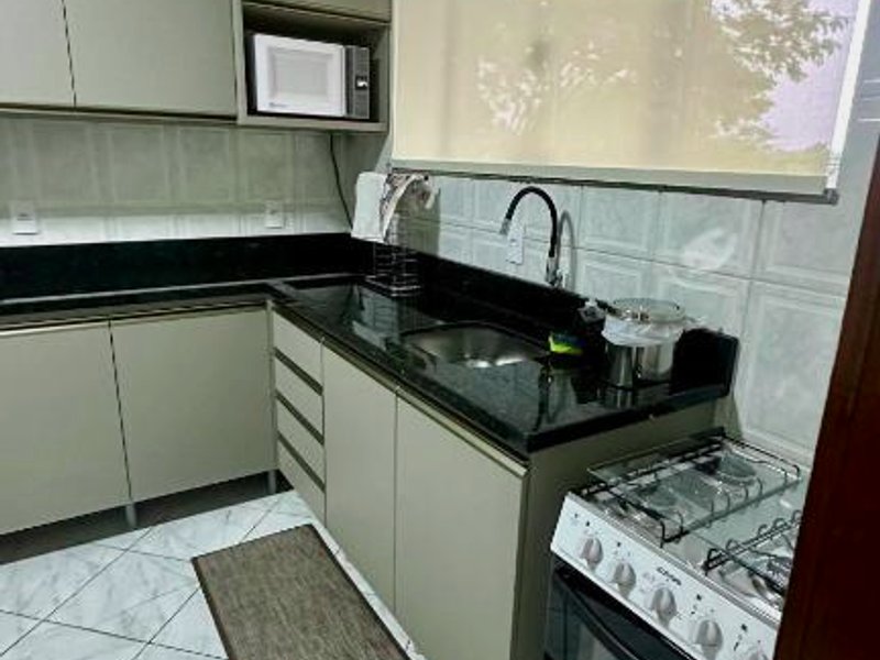Apto completo, 3 quartos, 2 banheiros, sala com tv a cabo smart, internet rapida, cozinha completa, の写真
