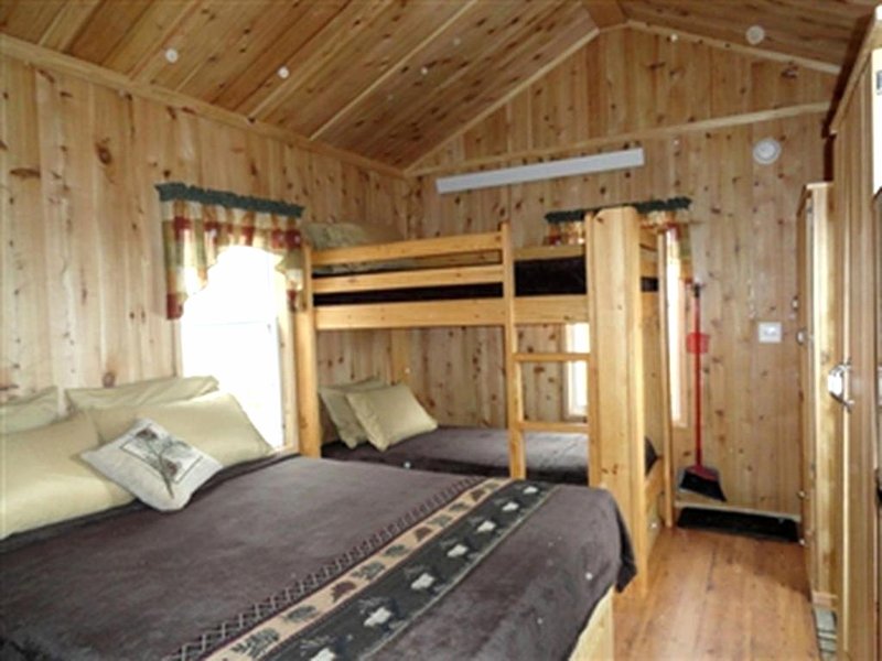 Unique Cabin Rental Nestled in the Charming Town of Sundance, Wyomingの写真