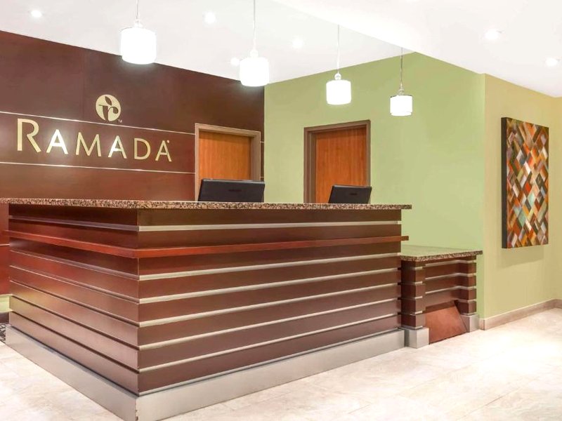 ラマダ バイ ウィンダム カーライル (Ramada by Wyndham Carlyle)の写真