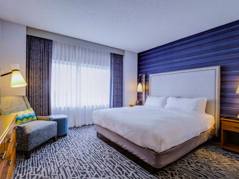 DoubleTree Suites by Hilton & Conf Ctr Chicago-Downers Groveの写真