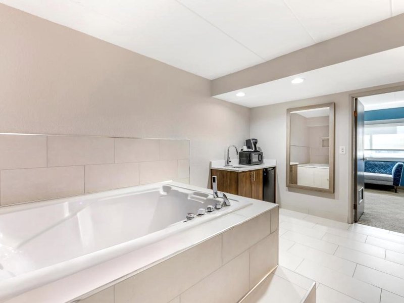 Holiday Inn Express Chicago-Downers Grove By IHGの写真