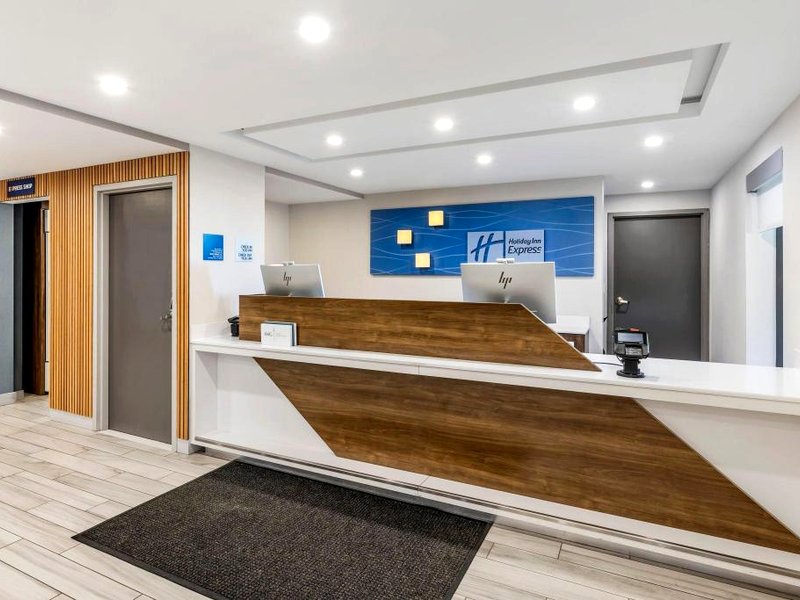 Holiday Inn Express Chicago-Downers Grove By IHGの写真