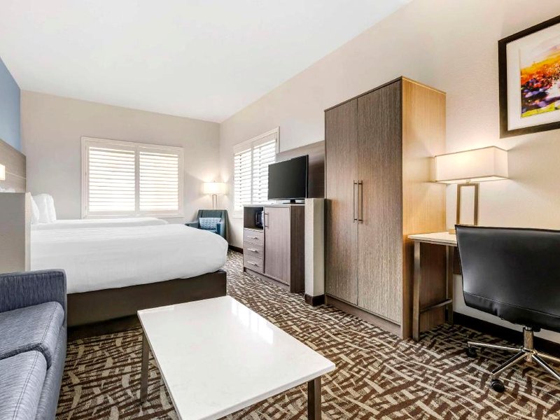Best Western Plus Lake Elsinore Inn & Suitesの写真