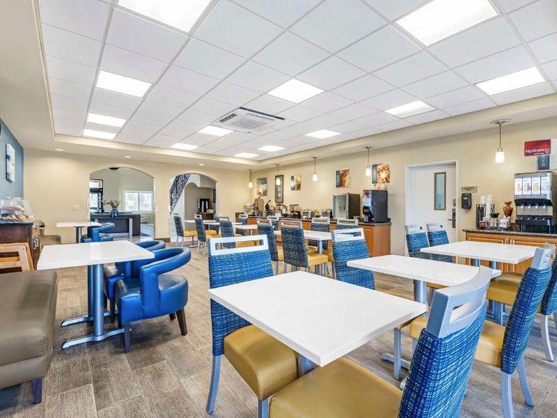 Best Western Plus Lake Elsinore Inn & Suitesの写真