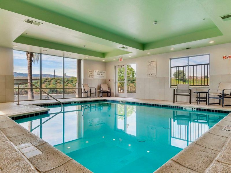 Holiday Inn Express Hotel & Suites Lake Elsinore By IHGの写真
