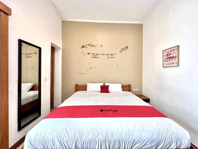 RedDoorz @ Mystays Pemuda Cepu Bloraの写真