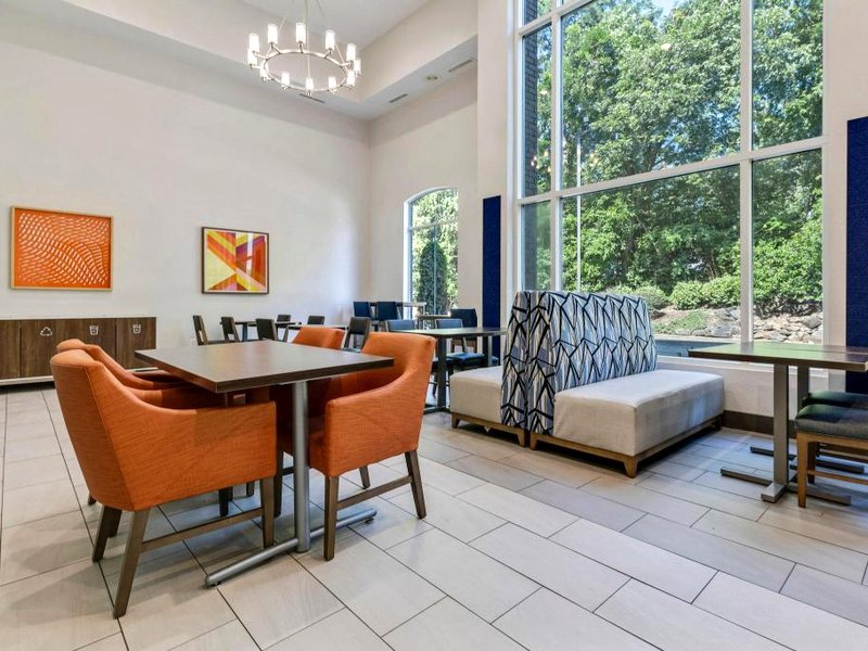 Holiday Inn Express Hotel & Suites Starkville By IHGの写真