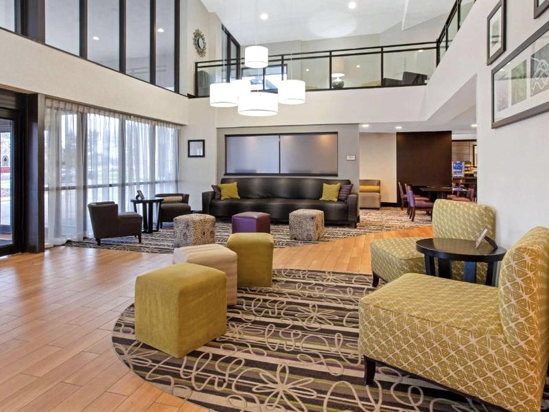 ラ キンタ イン&スイーツ バイ ウィンダム デトロイト メトロ エアポート (La Quinta Inn & Suites by Wyndham Detroit Metro Airport)の写真