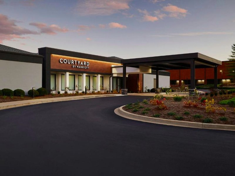 コートヤード セントルイス クリーヴ コウー (Courtyard St. Louis Creve Coeur)の写真