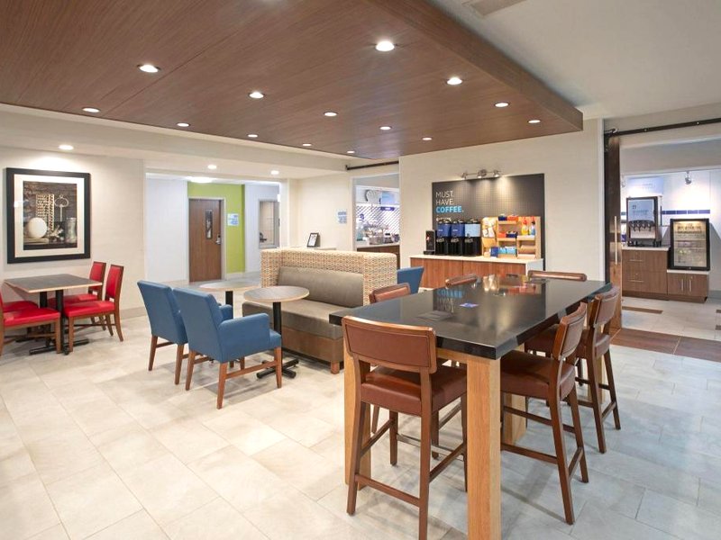ホリデイ イン エクスプレス ホテル ＆ スイーツ ロングモント バイ IHG (Holiday Inn Express Hotel & Suites Longmont By IHG)の写真